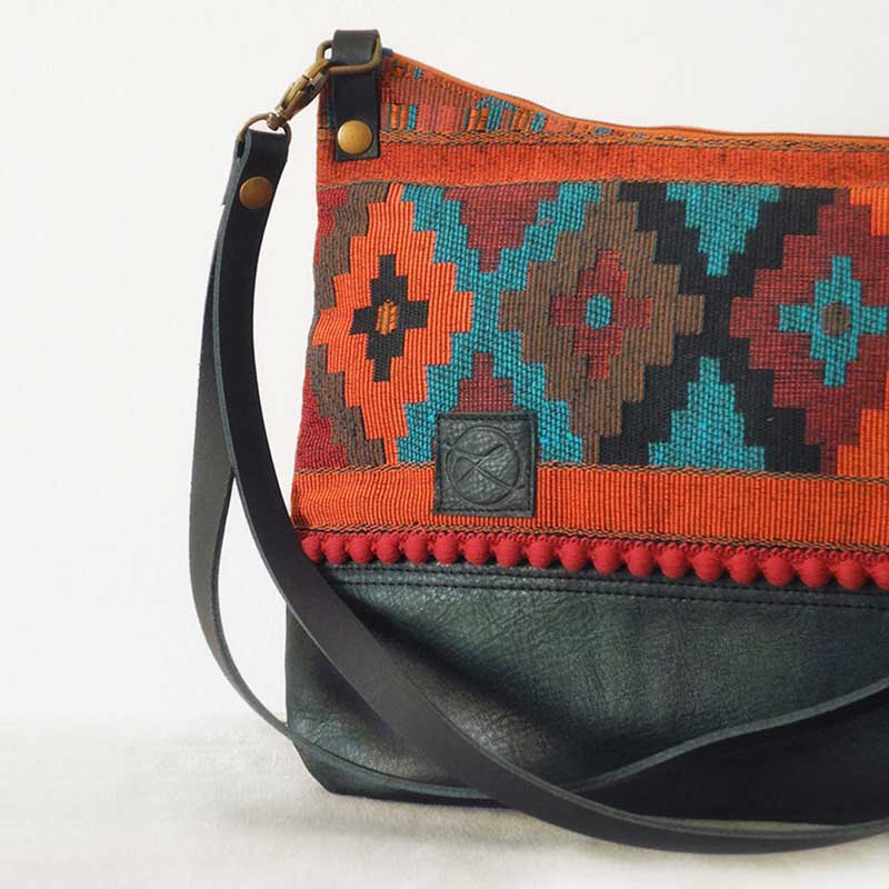 Taschen im Ethno-Stil Hobo-Bag aus Leder und Webstoff im Ethno-Look