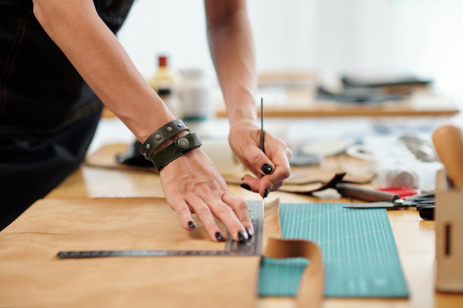 cutting leather stripes