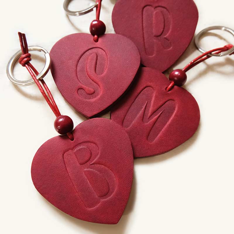 Partner-Schlüsselanhänger aus rotem Leder in Herzform