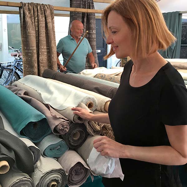 Buying Linen at the Farbric Market