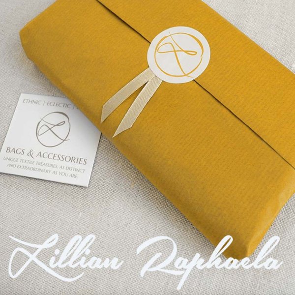 Wrapping Option: Kraft Paper, Color 01 = Honey