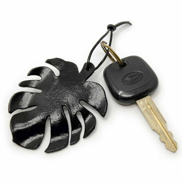 Preview: Monstera Leaf Talisman crafted from veg-tan leather