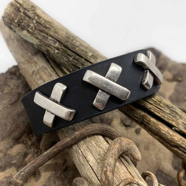 Black pull-up leather bracelet »Amsterdam« with three x-shaped rivets