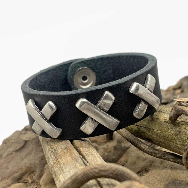 Black Leather Wristband »Amsterdam« with decorative rivets