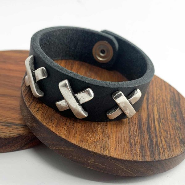 Slate black leather bracelet with diagonal cross-shaped rivets