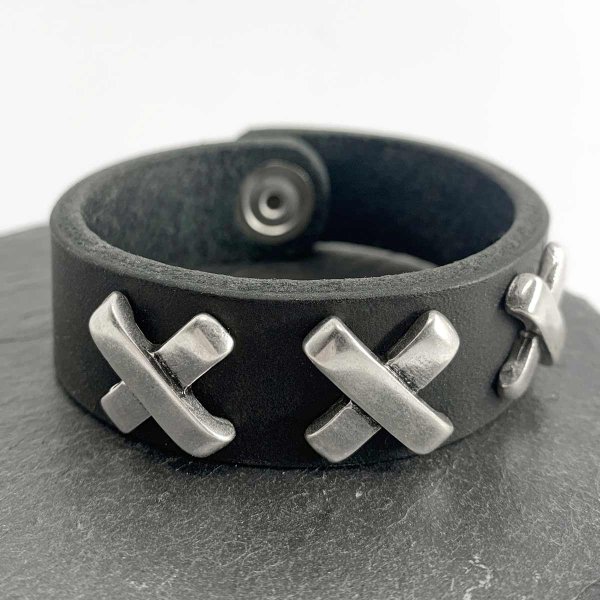 Preview: Leather Bracelet in black with decorative St. Andrew's cross rivets