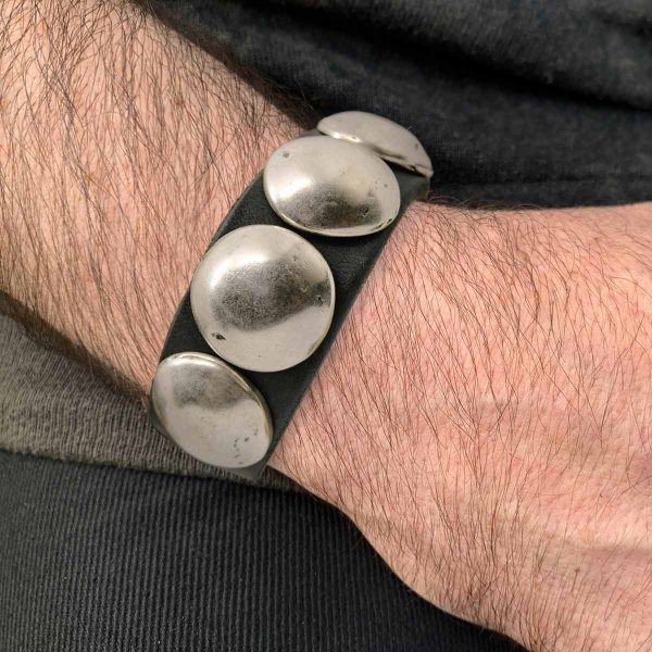 Preview: Black Leather Cuff Bracelet with Conchos