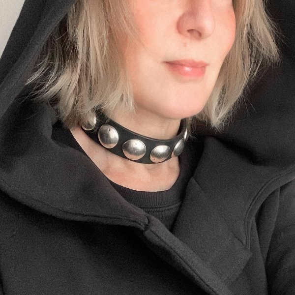 Woman wearing leather choker with rivets
