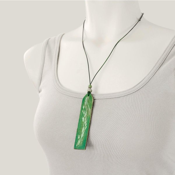 Preview: Adjustable leather necklace with floral pendant