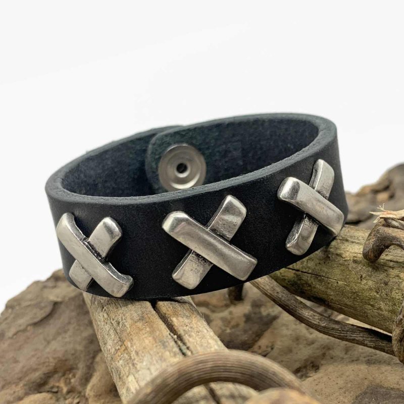 Black Leather Wristband »Amsterdam« with decorative rivets