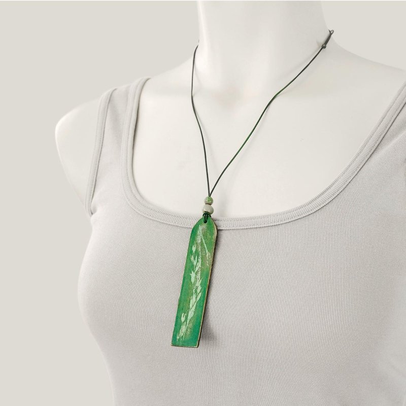 Adjustable leather necklace with floral pendant